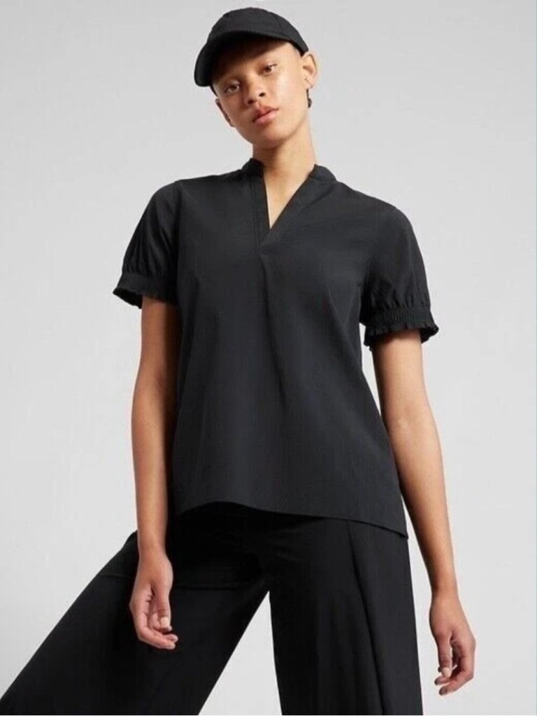 Athleta Black Levitate Poplin Tee